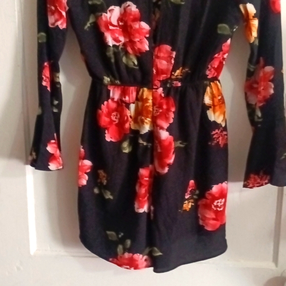 Black & Floral Shorts Romper 🔥💕 - Picture 8 of 8